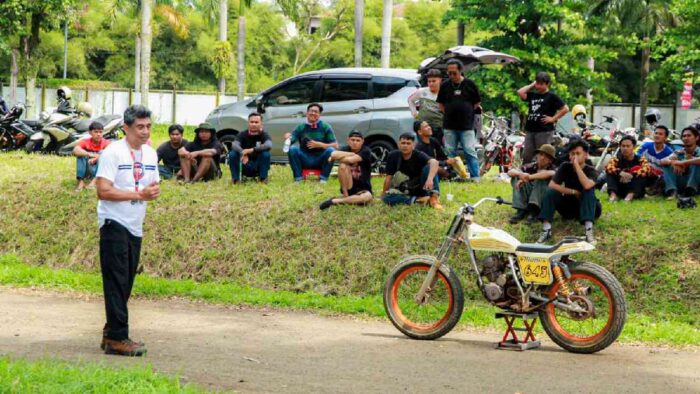 Doddy MX memberikan pembelakan kepada peserta 