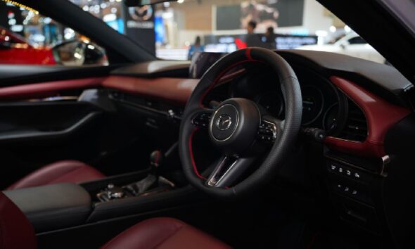 Interior mobil Mazda