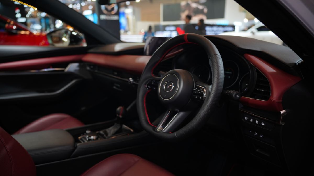 Interior mobil Mazda