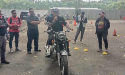 Coach Jusri Pulubuhu (JDDC) saat memberikan materi di luar ruangan kepada NMC